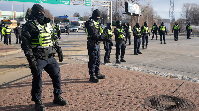 Καναδάς: Άνοιξε για την κυκλοφορία η γέφυρα Αμπάσαντορ